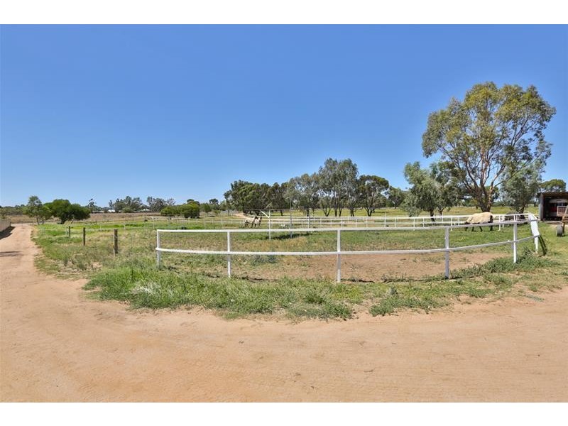 490 Cureton Avenue, Nichols Point VIC 3501