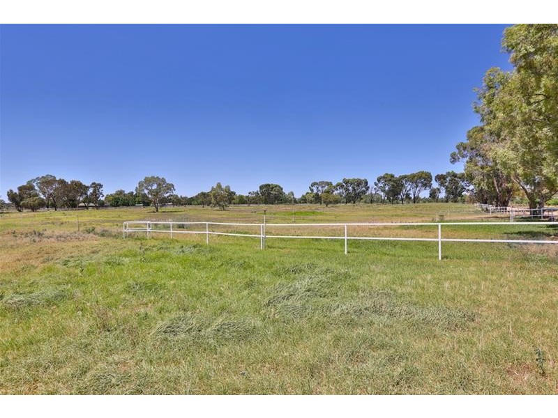 490 Cureton Avenue, Nichols Point VIC 3501