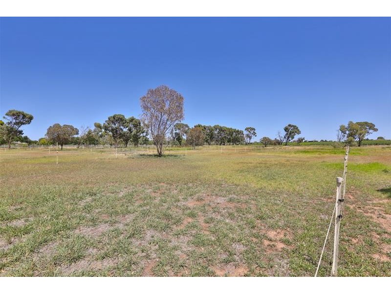 490 Cureton Avenue, Nichols Point VIC 3501