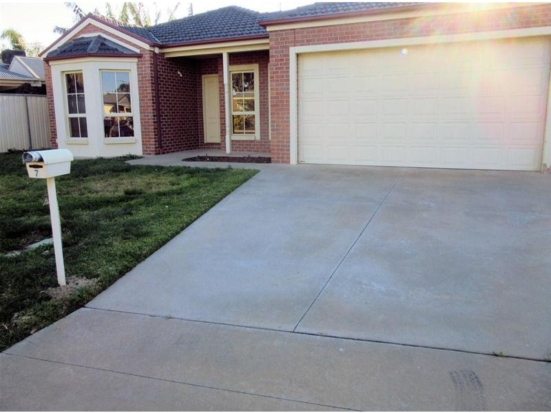 7 Durham Avenue, Mildura VIC 3500