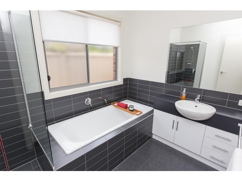 8 Reuben Lock Court, Mildura VIC 3500