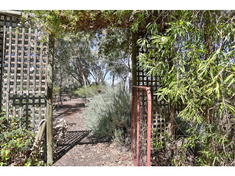 312 Dairtnunk Avenue, Cardross VIC 3496