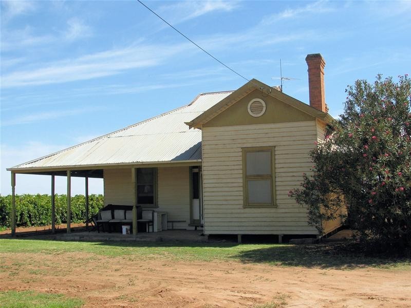 74 Sixth Street, Birdwoodton VIC 3505