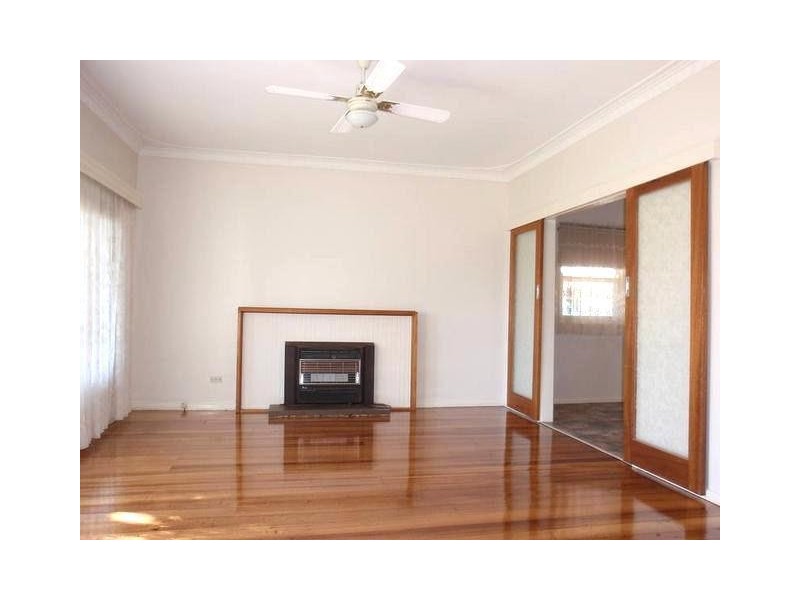 8 Barry Avenue, Mildura VIC 3500