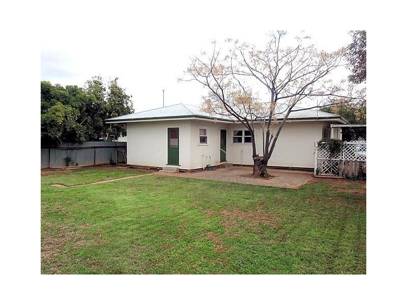 8 Barry Avenue, Mildura VIC 3500