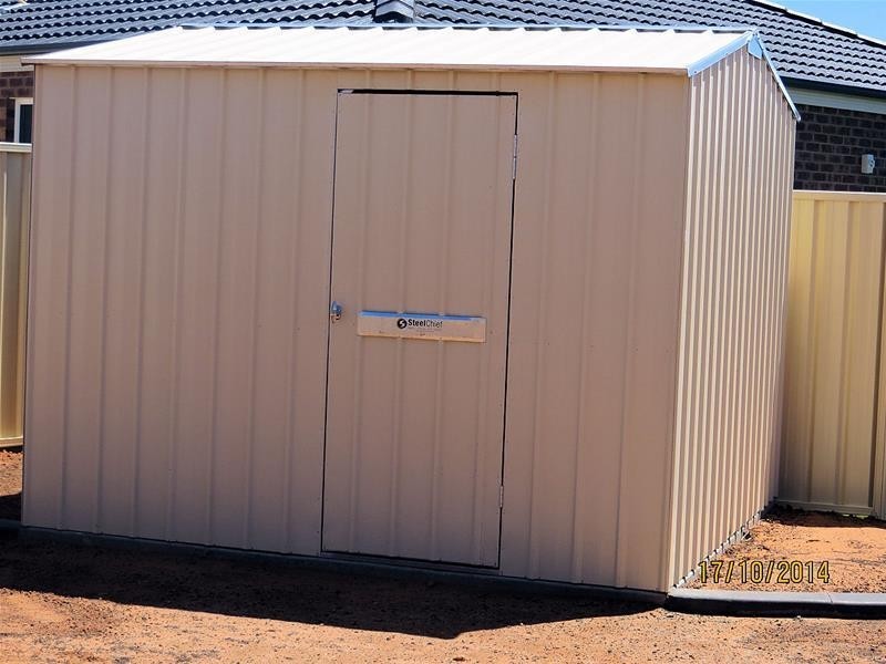 2 Miles  Court, Mildura VIC 3500