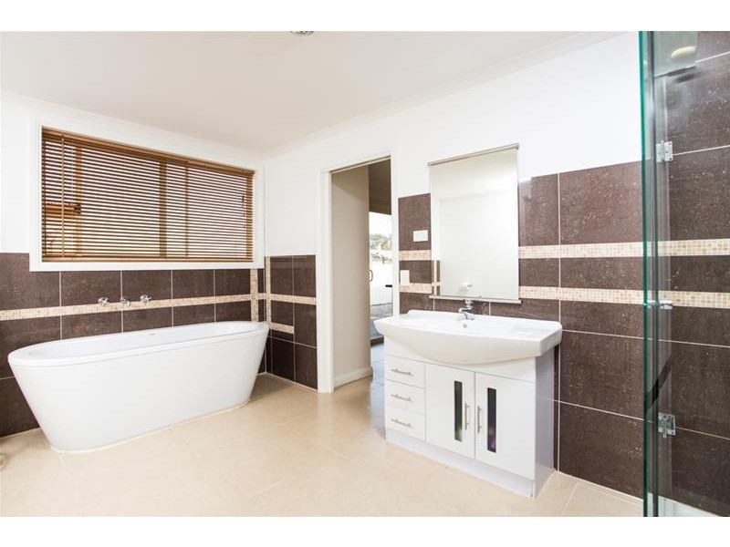 16 Henderson Street, Ouyen VIC 3490