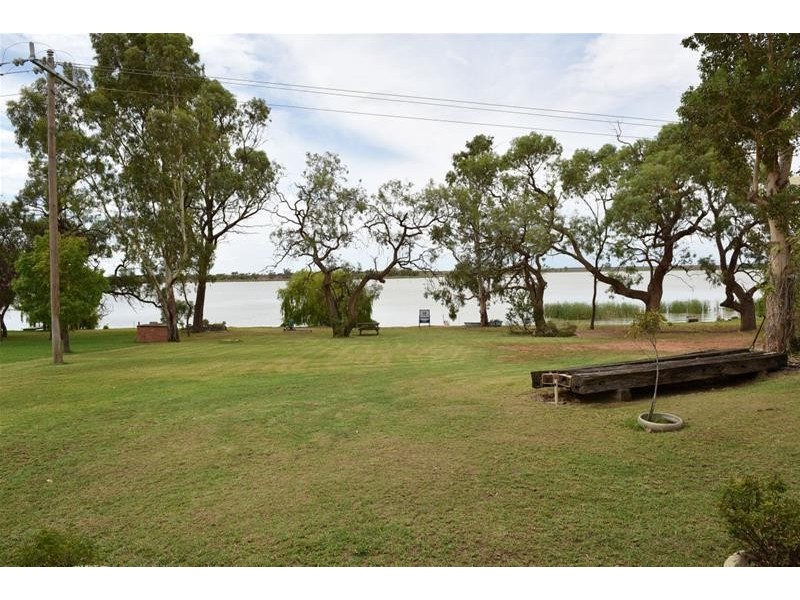 4 Lakeside Court, Cullulleraine VIC 3496