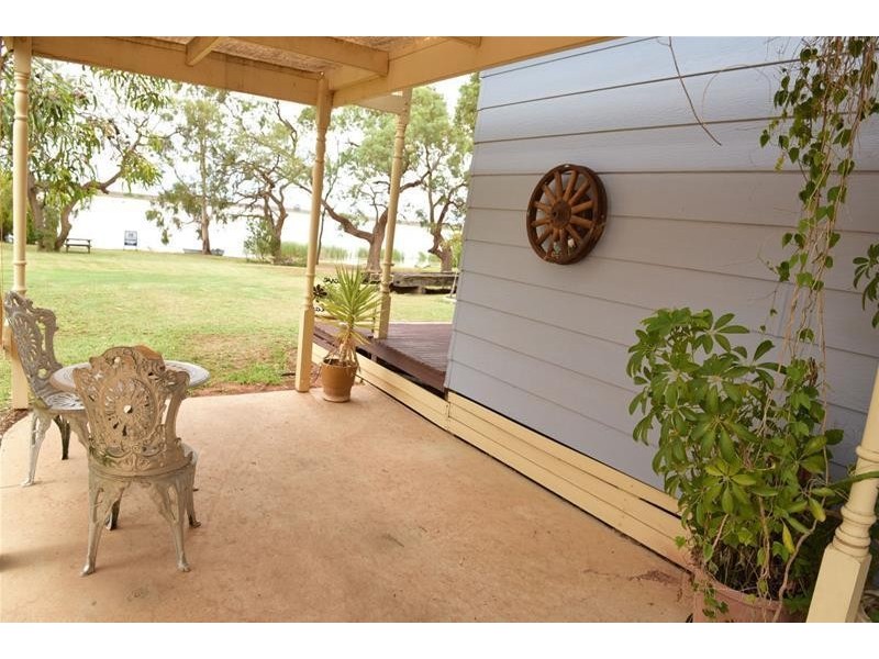 4 Lakeside Court, Cullulleraine VIC 3496