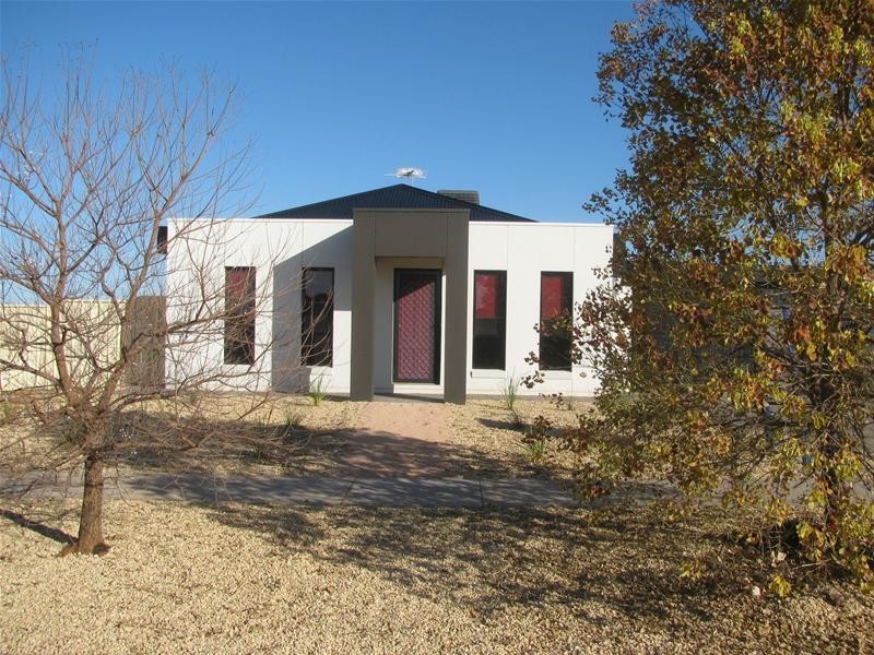 14 Summer Drive, Buronga NSW 2739