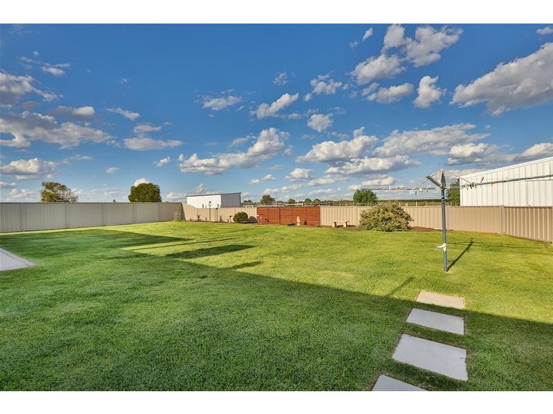 95 Cowanna Avenue South Avenue, Merbein South VIC 3505