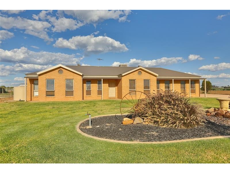 95 Cowanna Avenue South Avenue, Merbein South VIC 3505