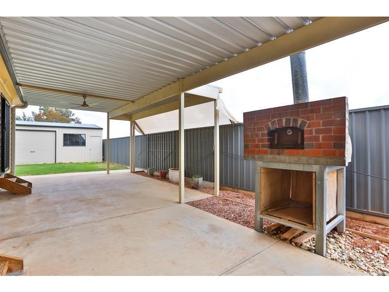 2a Latrobe Avenue, Red Cliffs VIC 3496