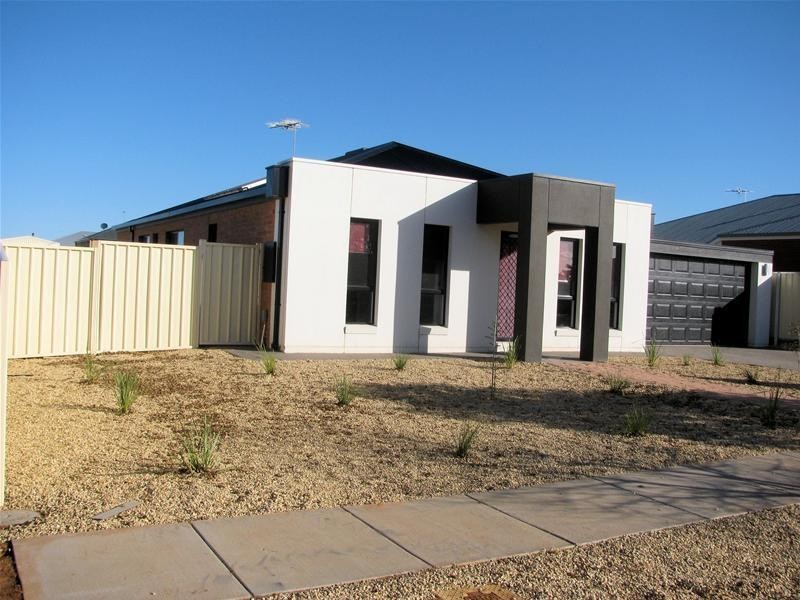 14 Summer Drive, Buronga NSW 2739