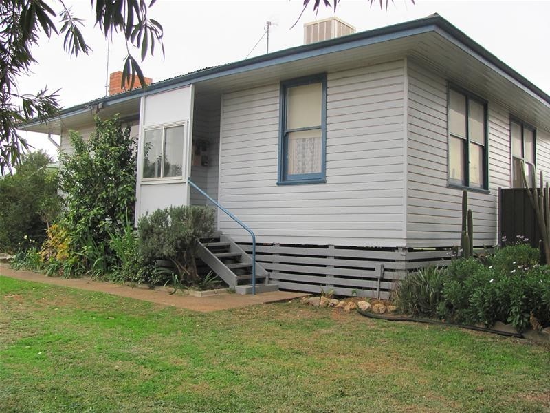 12 Murray Avenue, Red Cliffs VIC 3496