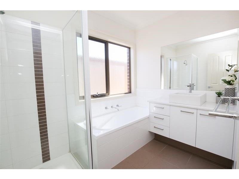 4 Wisteria Way, Mildura VIC 3500