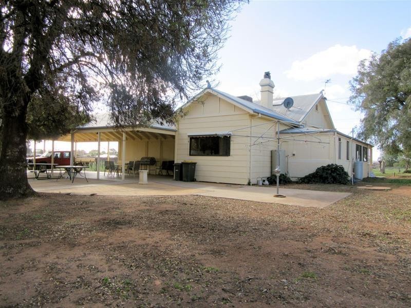 105 McSwains Road, Birdwoodton VIC 3505