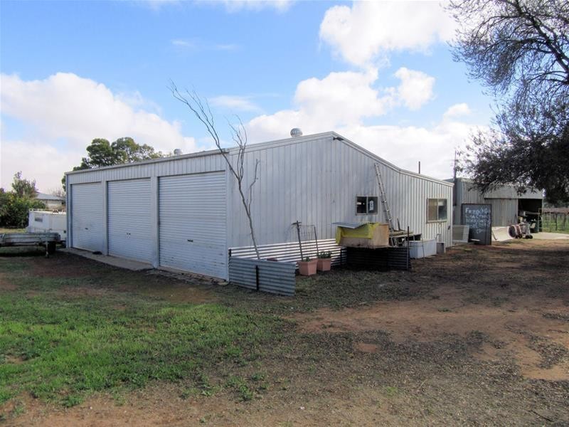 105 McSwains Road, Birdwoodton VIC 3505