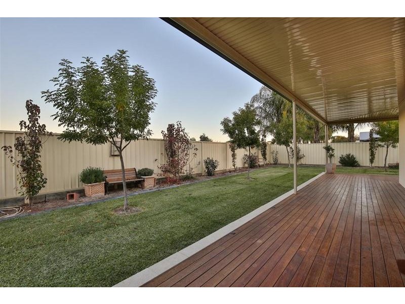 17 Carrington Drive, Irymple VIC 3498