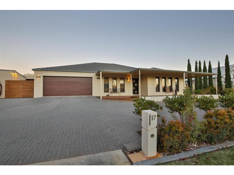 17 Carrington Drive, Irymple VIC 3498