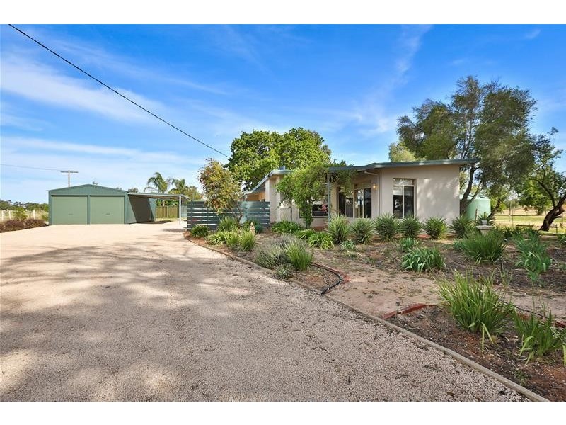 3352 Deakin Avenue, Mildura South VIC 3501