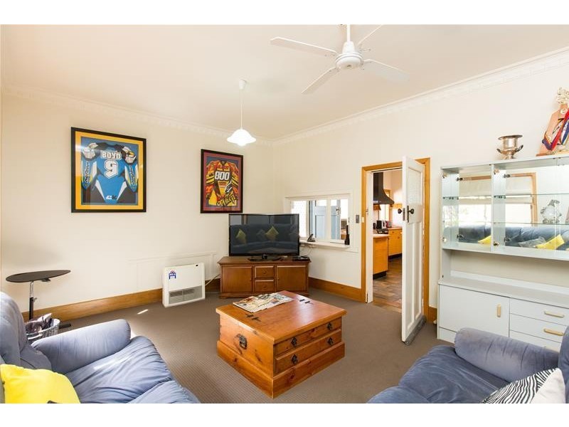 3352 Deakin Avenue, Mildura South VIC 3501