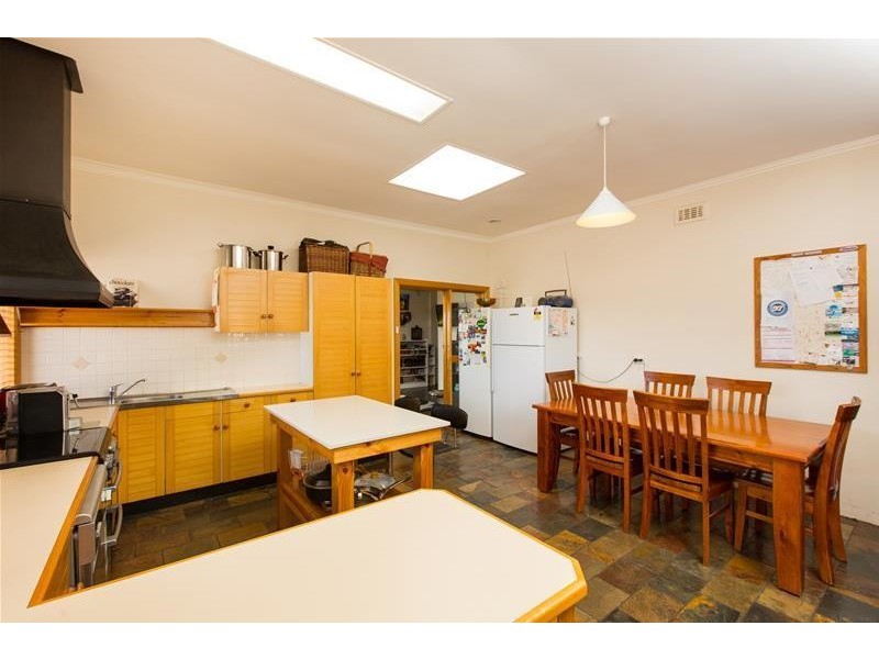 3352 Deakin Avenue, Mildura South VIC 3501