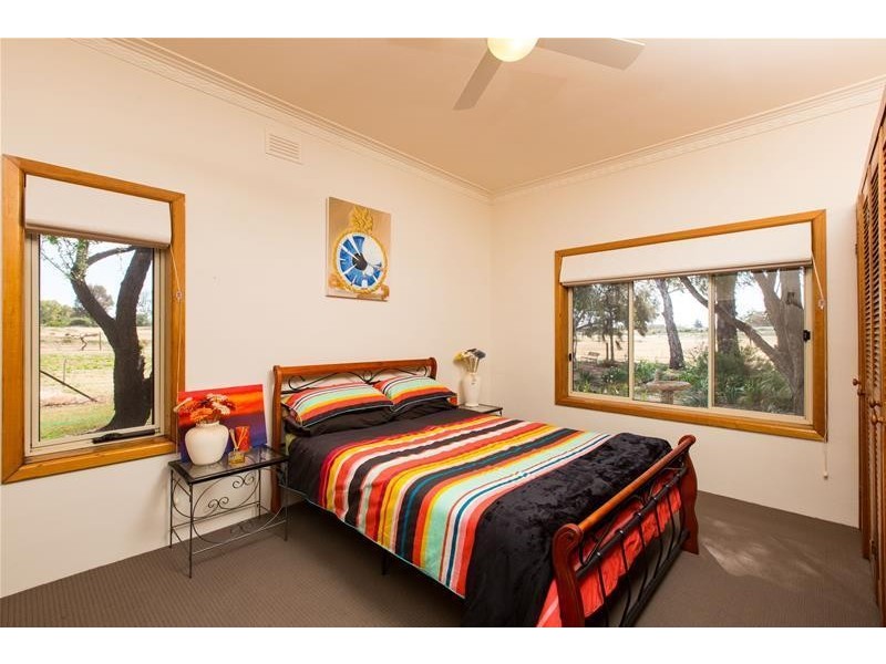 3352 Deakin Avenue, Mildura South VIC 3501