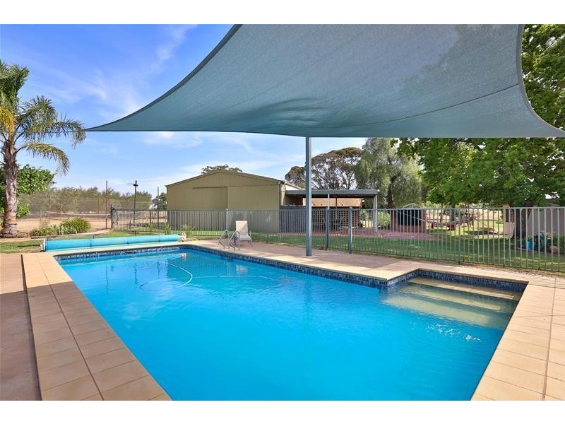 3352 Deakin Avenue, Mildura South VIC 3501