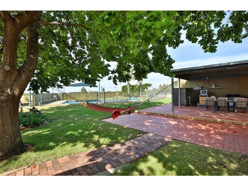 3352 Deakin Avenue, Mildura South VIC 3501