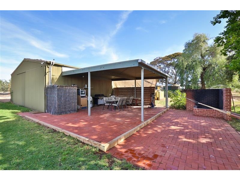 3352 Deakin Avenue, Mildura South VIC 3501