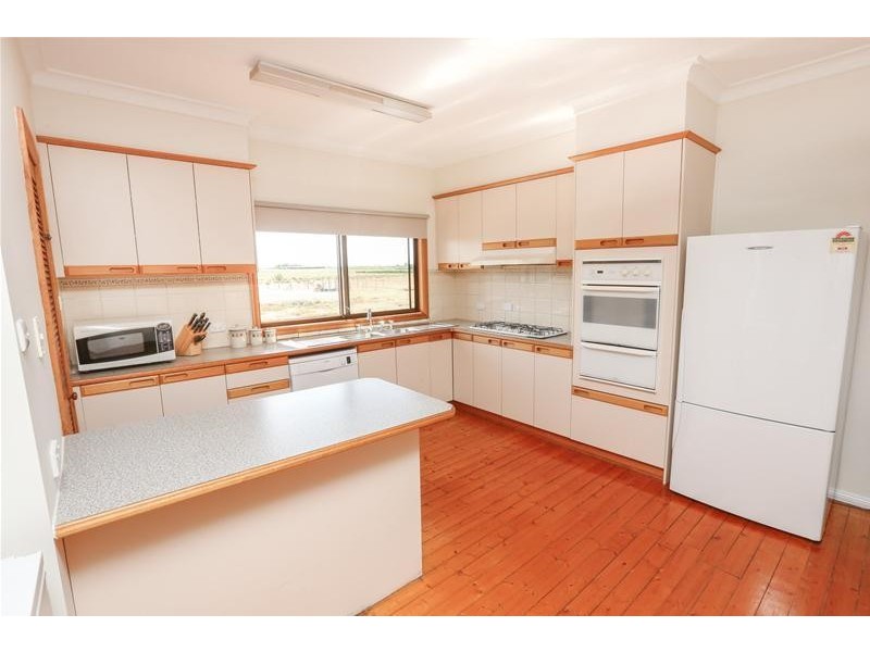 147 Reserve West Road, Dareton NSW 2717