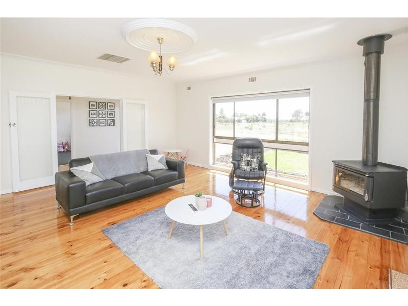 17 McSwains Road, Birdwoodton VIC 3505