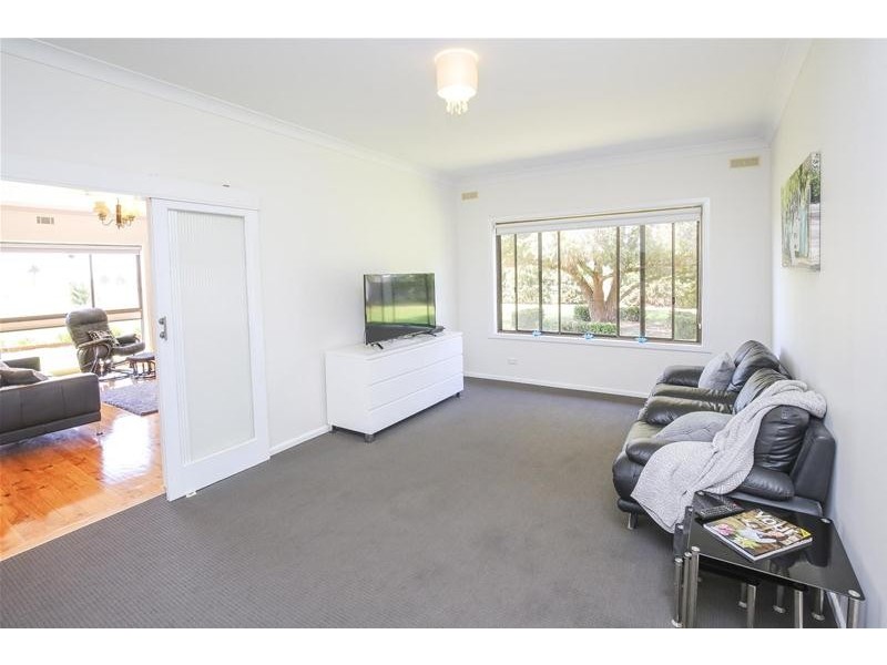 17 McSwains Road, Birdwoodton VIC 3505