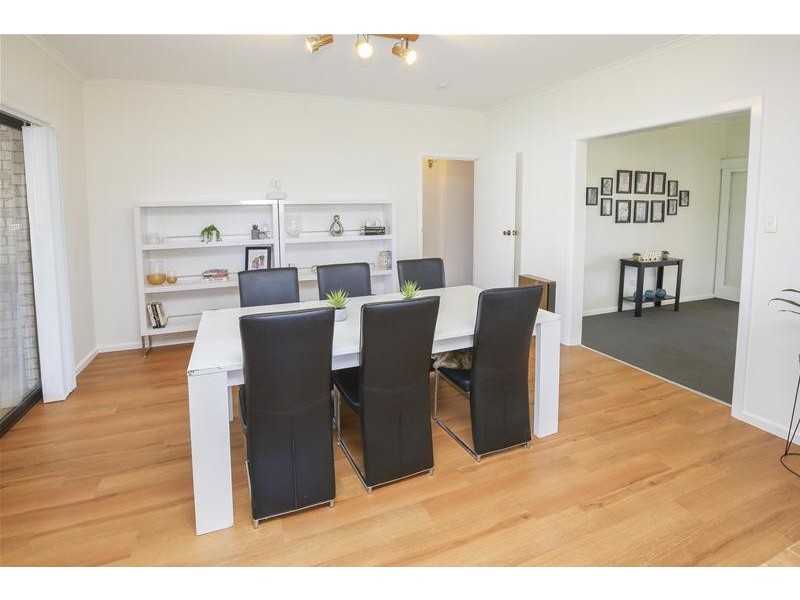 17 McSwains Road, Birdwoodton VIC 3505