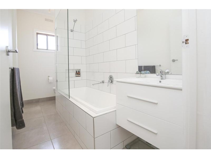 17 McSwains Road, Birdwoodton VIC 3505