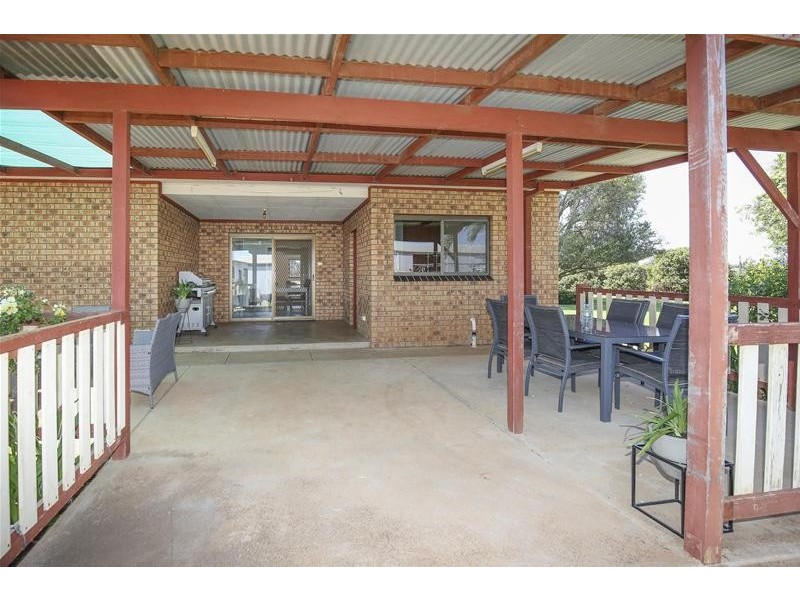 17 McSwains Road, Birdwoodton VIC 3505