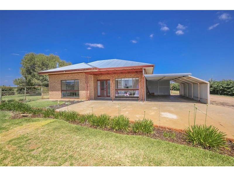 17 McSwains Road, Birdwoodton VIC 3505