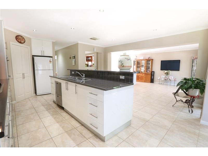 11 Riverview Rise, Gol Gol NSW 2738