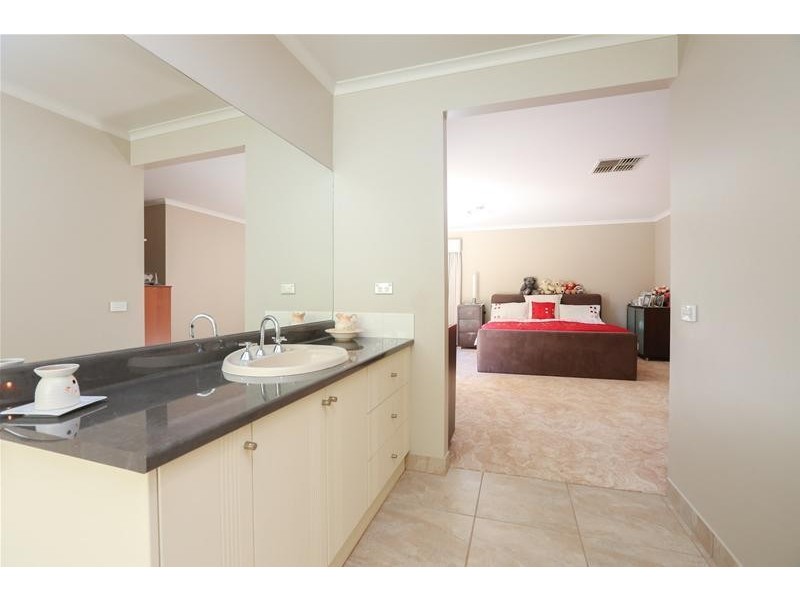 11 Riverview Rise, Gol Gol NSW 2738