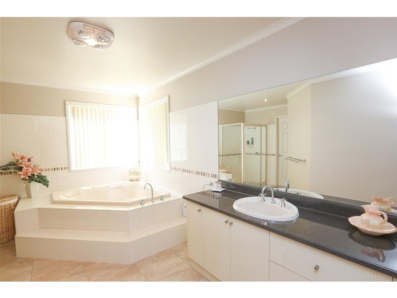 11 Riverview Rise, Gol Gol NSW 2738