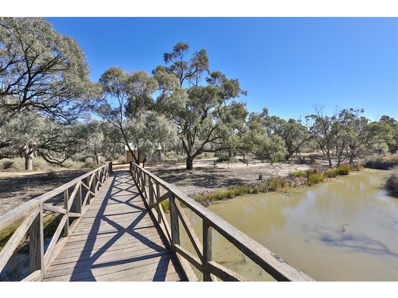 20 Psyche Bend Road, Irymple VIC 3498