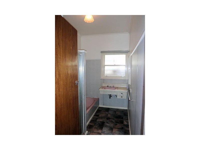 8 Barry Avenue, Mildura VIC 3500