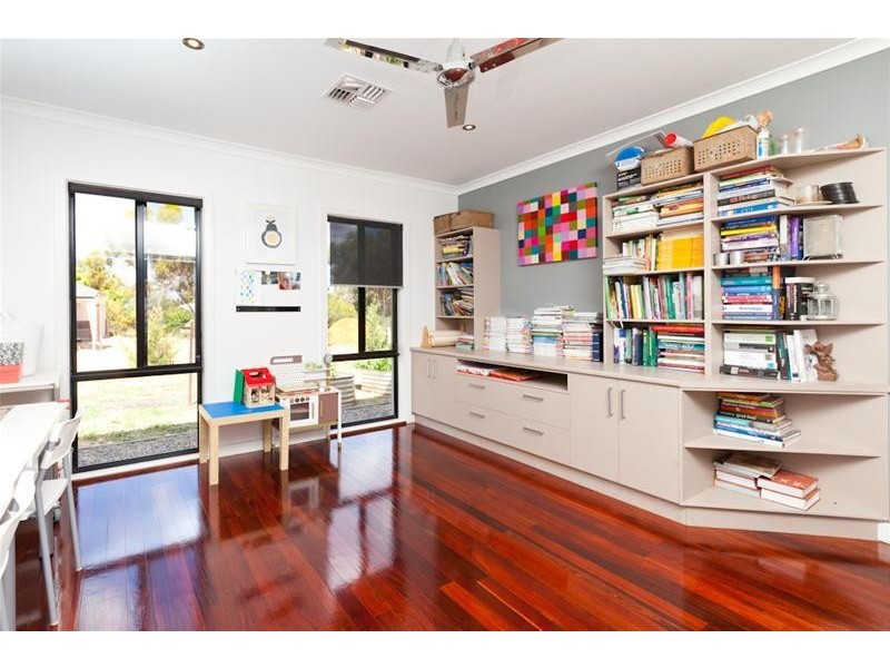 11 Adelong Court, Nichols Point VIC 3501