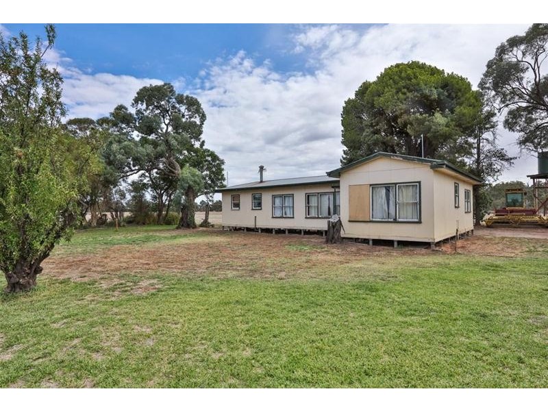 87 Blake Road, Iraak VIC 3494