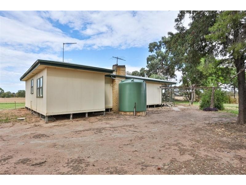 87 Blake Road, Iraak VIC 3494