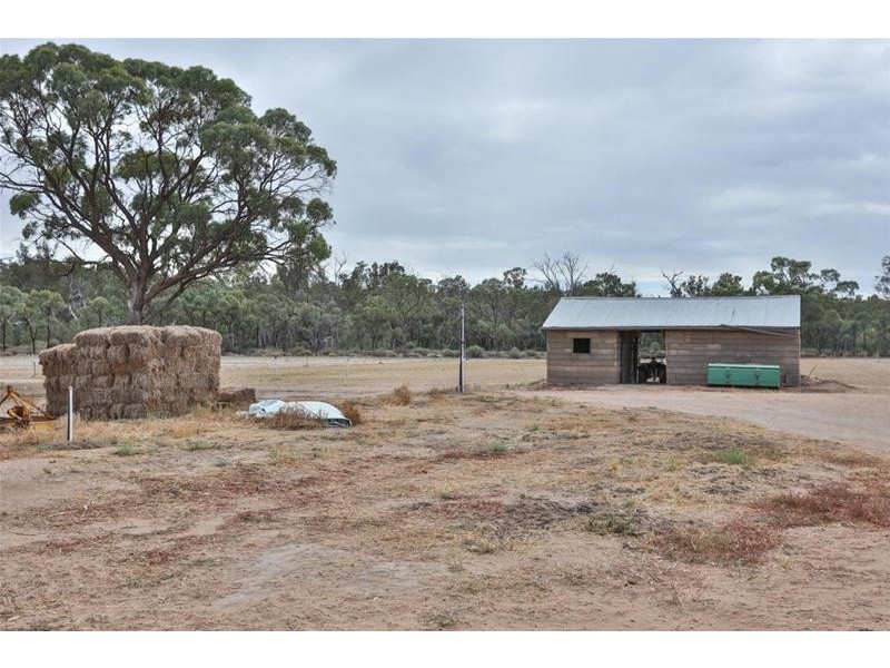 87 Blake Road, Iraak VIC 3494