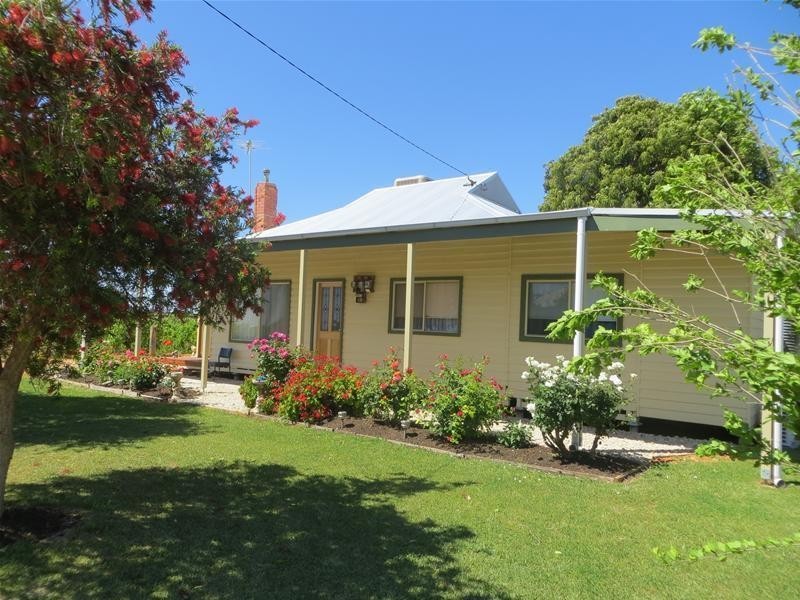 137 Mena Road, Birdwoodton VIC 3505