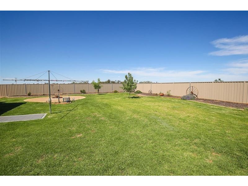 37 Dewry Avenue, Irymple VIC 3498