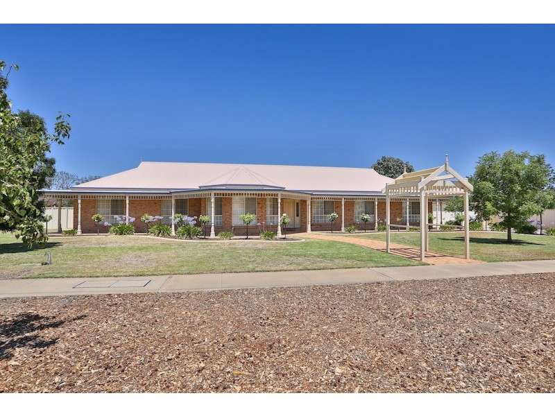 2 Carrington Drive, Irymple VIC 3498
